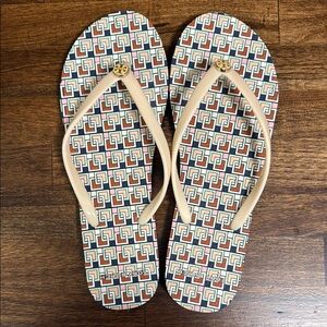 NEW Tory Burch Geometric Cream and Navy Flip Flops